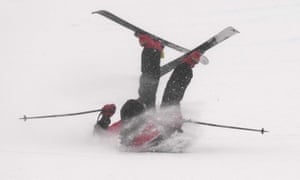 Gus Kenworthy crashes on his first run.