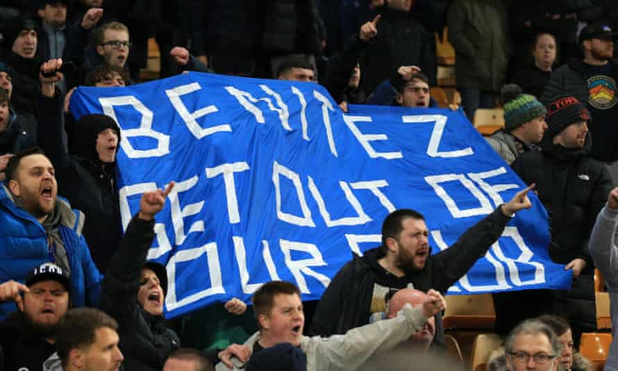 Everton fans make their feelings clear on another tough afternoon for Rafa Benítez.