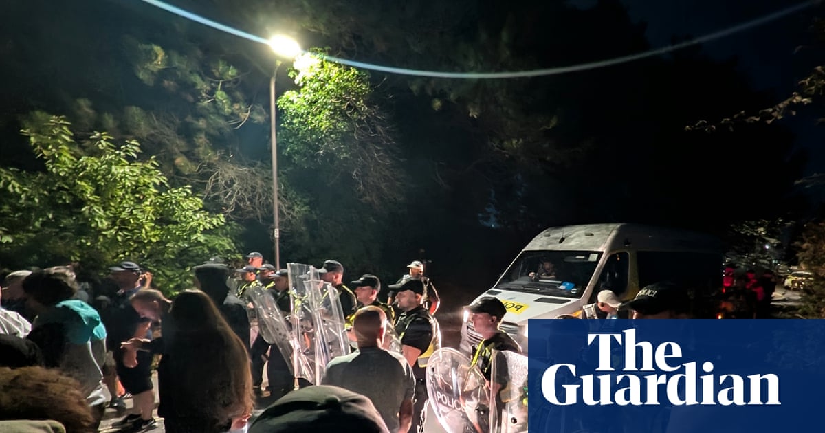 Ministers condemn ‘thuggish’ far-right activists after Portsmouth unrest