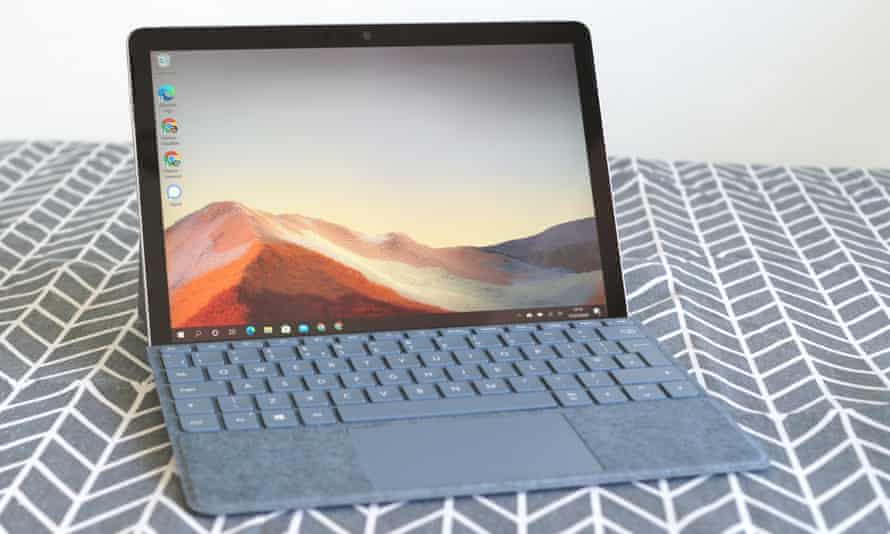 Surface Go 2 es una tableta Windows 10 pequeña y de bajo costo que cumple con los conceptos básicos, a la vez que es una computadora completa.