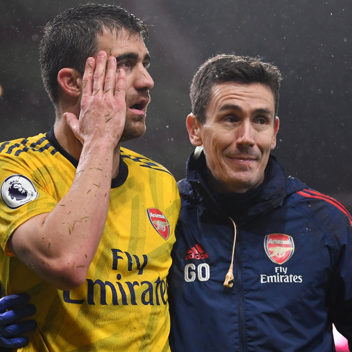 Arsenal S Head Of Medical Rejects Liverpool Offer To Stay At Emirates Arsenal The Guardian