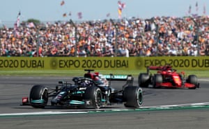 Lewis Hamilton surpassed Charles Leclerc's Ferrari to lead!