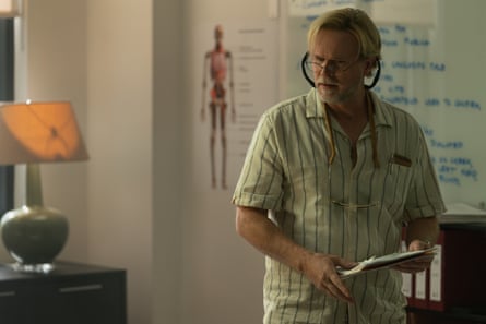 Cary Elwes plays a doctor in his office