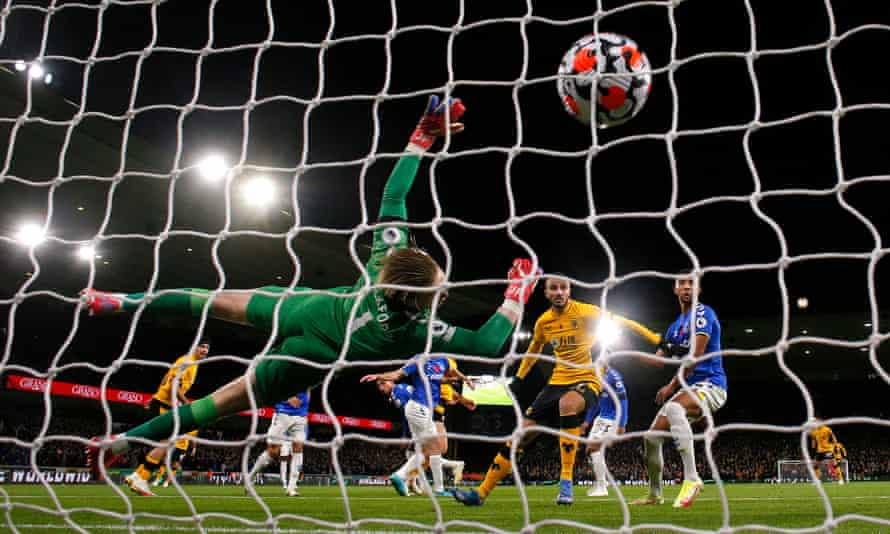 Raúl Jiménez of Wolverhampton Wanderers finds the net.