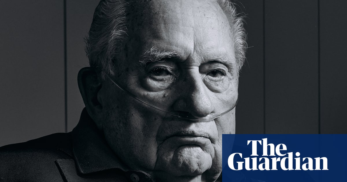 Clint Hill, Secret Service agent who leapt on to car after JFK was shot, dies aged 93 | John F Kennedy Clint Hill, Secret Service agent who leapt on to car after JFK was shot, dies aged 93 | John F Kennedy
