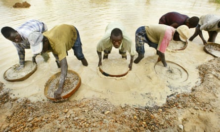 Miners pan for diamonds near Koidu in northeastern Sierra Leone near the Guinean border, in 2004 file photo. Hollywood’s take on “conflict diamonds” has brought attention back in a big way to how gems associated with wealth and glamor have too often meant war and suffering in Africa. The film “Blood Diamond,” which opened Friday, Dec. 8, 2006, in U.S. theaters, is set in late 1990s Sierra Leone, when the West African country was in the throes of a civil war in which untraceable diamonds allegedly funded fighters who hacked off people’s hands with machetes and burned entire villages. (AP Photo/Ben Curtis, file)