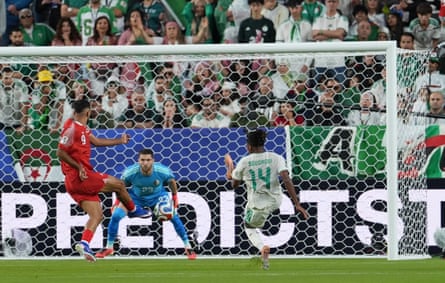 Nizar al-Rashdan scores past Luca Zidane for Jordan against Algeria