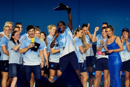 Khadija Shaw announces she will be staying with Manchester City.