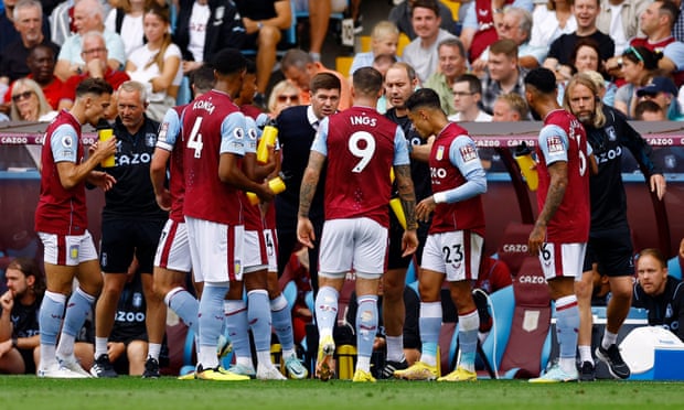 Steven Gerrard gathers his Aston Villa players during a water break in the home defeat to West Ham.