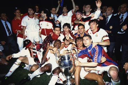 Milan con la Copa de Europa tras vencer 4-0 al Barcelona.