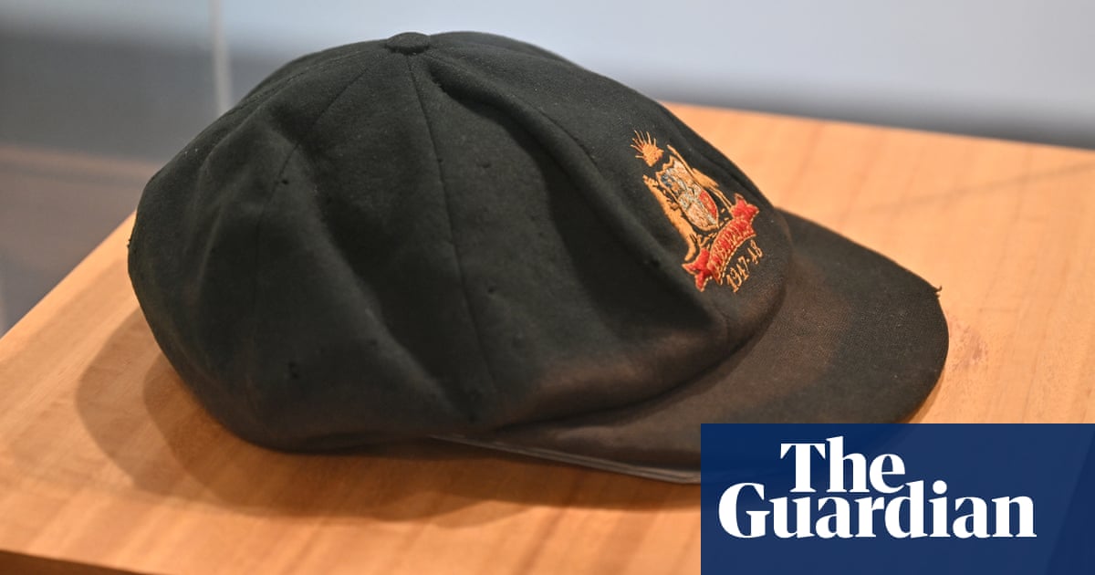 Don Bradman's 'sun faded and worn' baggy green sold at auction for nearly $500,000
