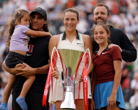 Tatjana Maria outwits Anisimova to complete Queen’s Club fairytale aged 37