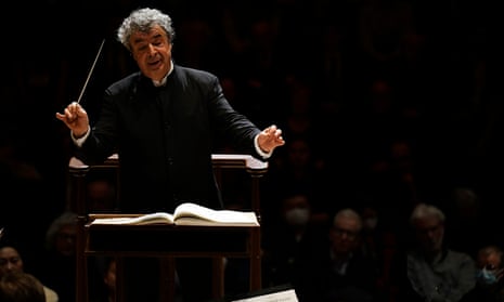 Semyon Bychkov conducts the Czech Philharmonic at the Barbican Hall