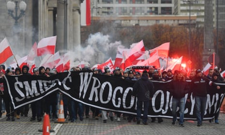 Polish nationalists march in Warsaw on 11 November 2017