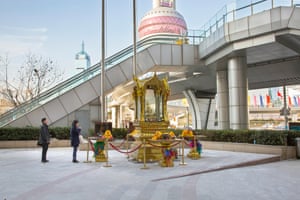 Thai Buddhist shrine, Super Brand mall, Pudong (2016)