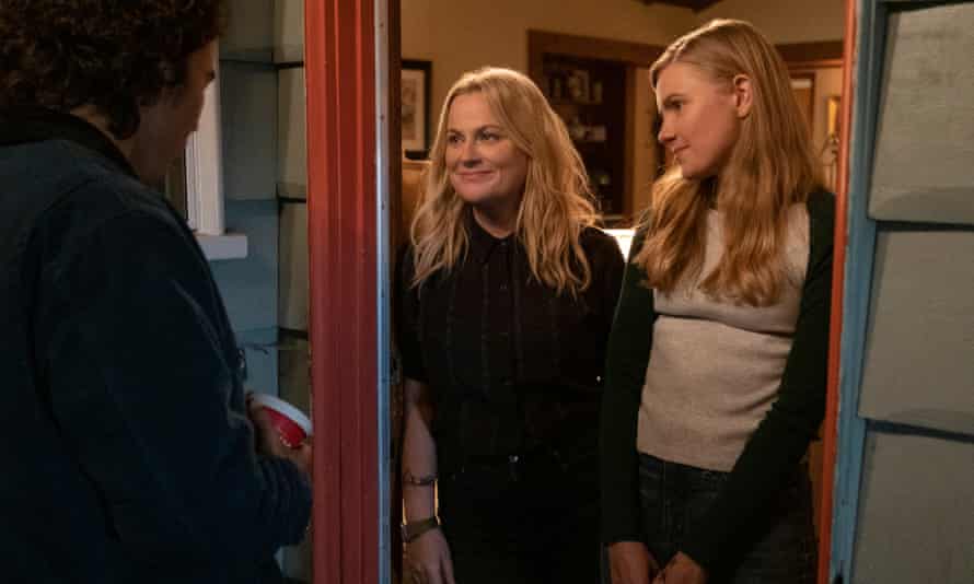 Nico Hiraga, Amy Poehler and Hadley Robinson in Moxie.