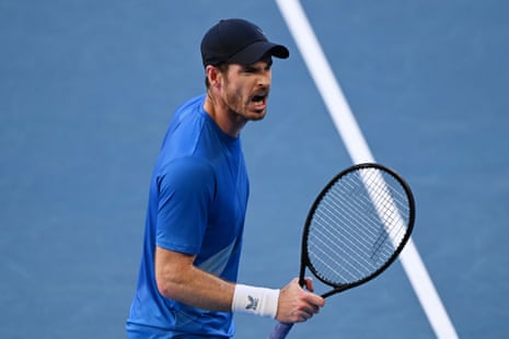 Andy Murray breaks back!