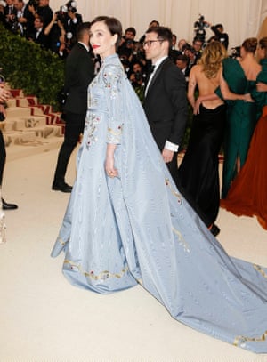 Kristin Scott Thomas wore a lavishly embroidered gown with a cape train. She was accompanied by Erdem Moralıoğlu, who designed her ensemble.