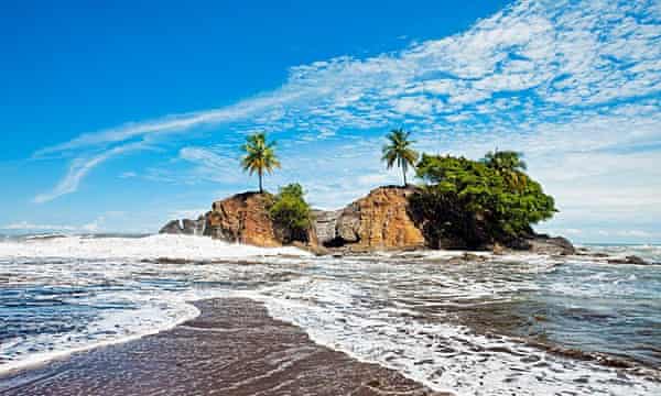 Playa Dominical, parque nacional Marino Ballena.