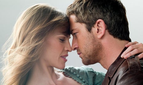 Hilary Swank and Gerard Butler in PS I Love You.
