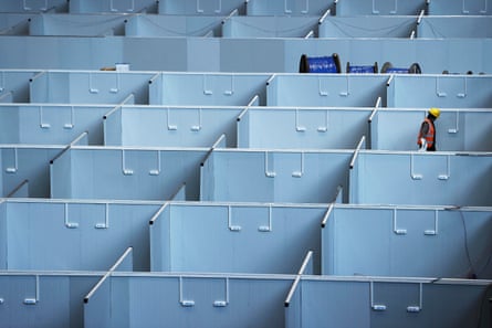 Workers set up a makeshift hospital for Covid-19 patients on 7 April 2022 in Shanghai.