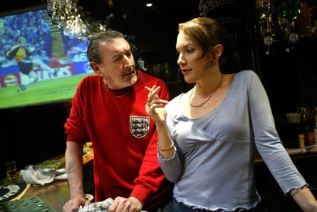 Gawn Grainger (Jimmy) and Tanya Franks (Gina) in Sing Yer Heart Out for the Lads at Cottesloe, National Theatre, in 2004.