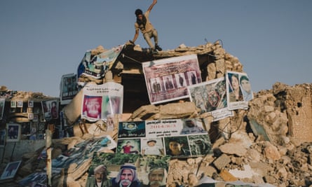 The community in the old city of Sinjar draped pictures of victims in their families on the rubble.