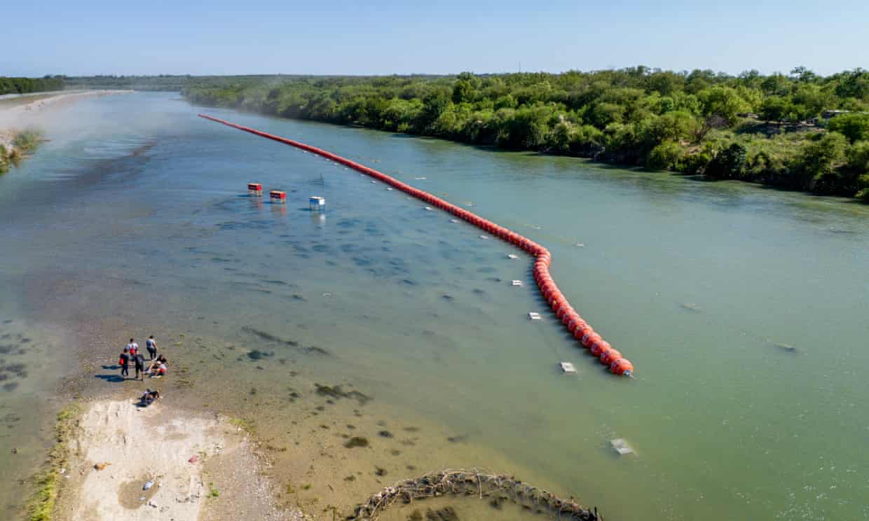 DoJ sues Texas governor over refusal to remove anti-migrant buoys from river (theguardian.com)