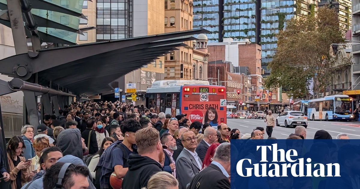 High-voltage wire collapses on Sydney train leaving 300 trapped and causing major delays across network