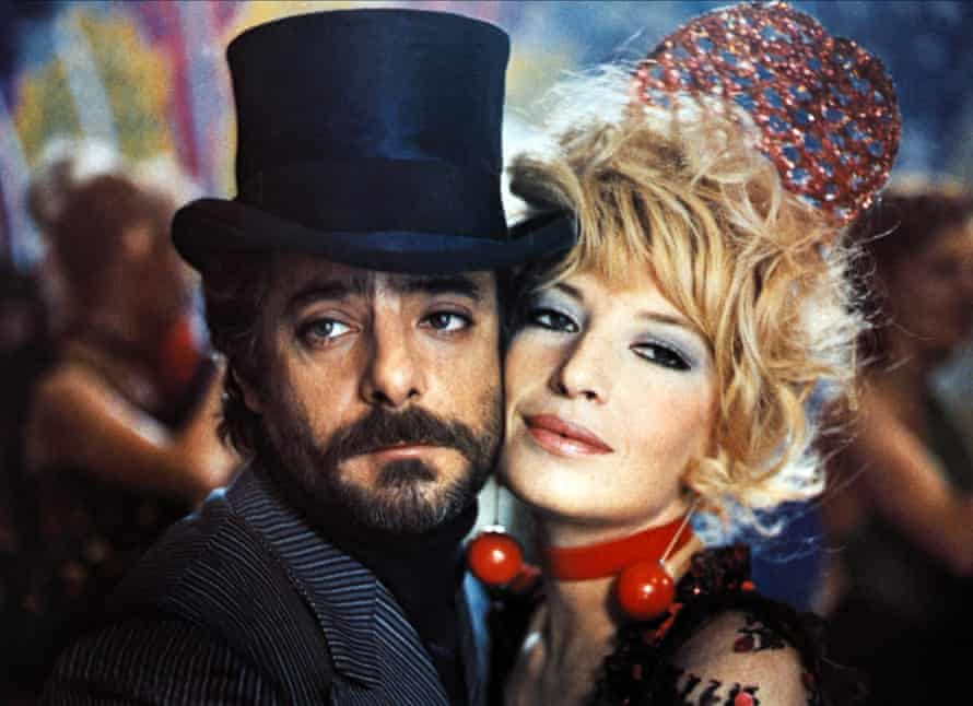 Vitti in the 1975 film, A Mezzonotte Va la Ronda del Piacere.