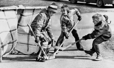 Children playing road hockey in 1976 with a homemade net.