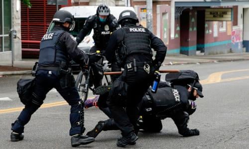 Defund The Police Can Other Cities Learn From Seattle S Stumbling Blocks Us News The Guardian