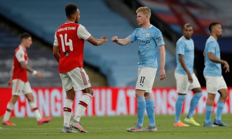 Pierre-Emerick Aubameyang of Arsenal and Kevin De Bruyne fisst bump after the final whistle.