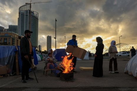 نازحون يجدون مأوى في بيروت، لبنان، وسط الهجمات الإسرائيلية.