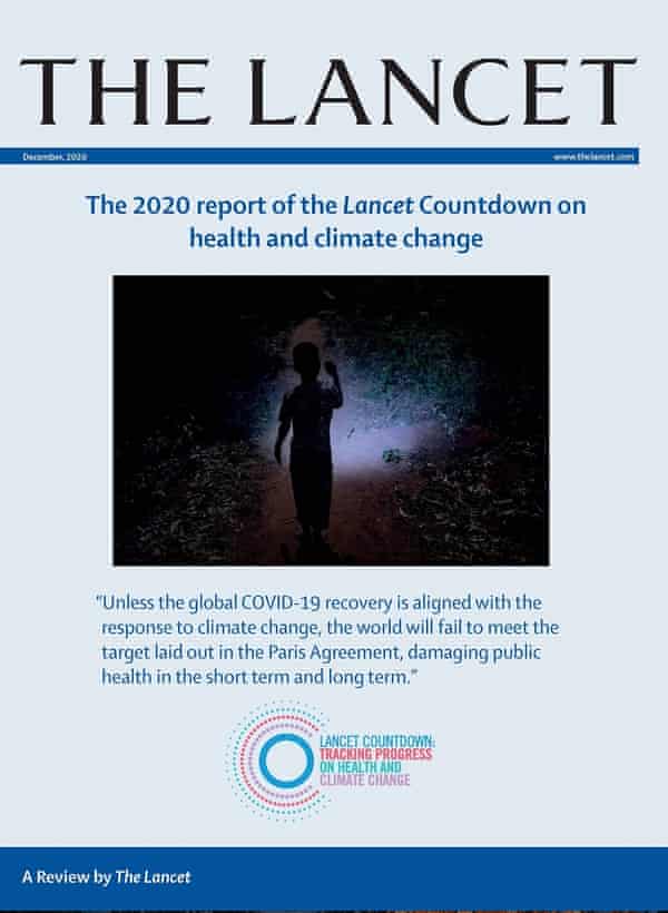 Uma imagem mostra a capa de uma edição do The Lancet, com o título “The 2020 report of the Lancet Countdown on health and Climate Change”.  A imagem da capa é uma silhueta de uma criança parada em um caminho escuro em uma área arborizada.