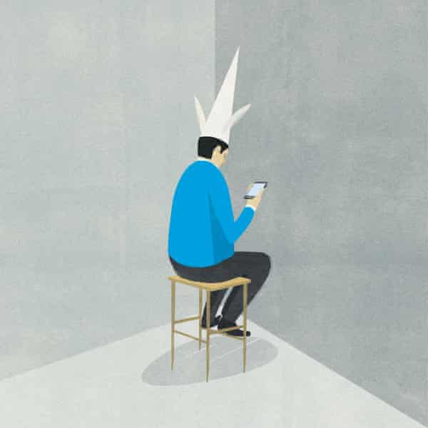 Those distracted by emails and phone calls saw a 10-point fall in their IQ.