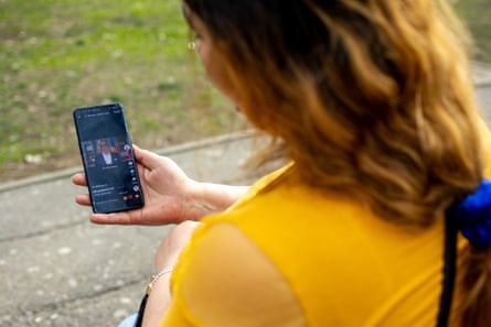 Mihaela Măcelaru watches a TikTok post by Călin Georgescu.
