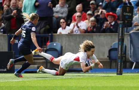 England's Ellie Kildunne scores their first try.