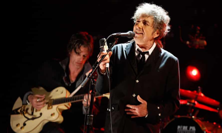 Bob Dylan Live Review The Master Of Reinvention Shakes It Up Again Bob Dylan The Guardian Bob Dylan Concert In Chattanoga 2022 Review