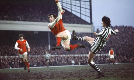 Ray Kennedy in action for Arsenal against Newcastle in January 1973