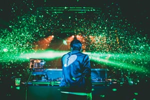 Mark Ronson Review Tears On The Dancefloor For Sad Sack Dj Set