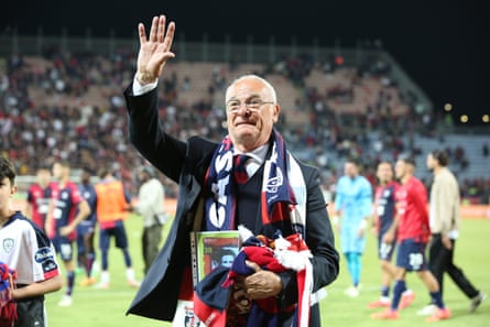 Claudio Ranieri waves goodbye at Cagliari