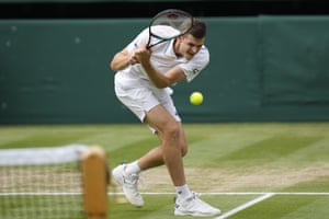 Hubert Hurkacz is on the back foot against Matteo Berrettini.