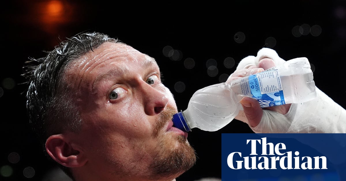 Oleksandr Usyk wraps Ukraine's flag around himself and his fists around Daniel Dubois | Barney Ronay