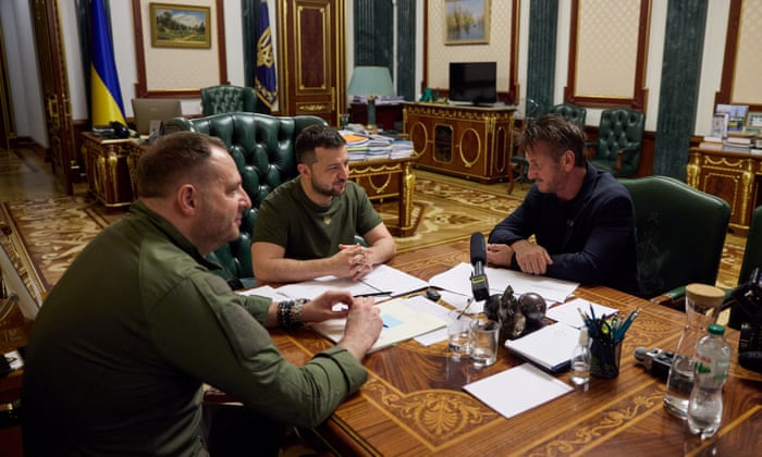 The actor and director Sean Penn, right, attends a meeting with Ukraine’s president, Volodymyr Zelenskiy, centre, in Kyiv