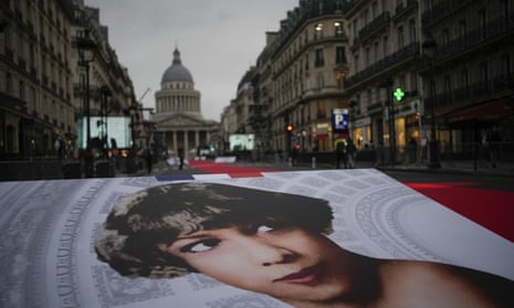 An image of Josephine Baker and a red carpet lead to the Panthéon in Paris, France.