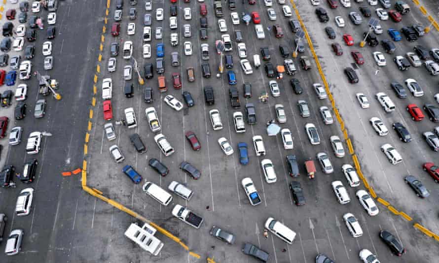 Large queues are predicted for the crossing from San Ysidro to the United States from Tijuana, Mexico.