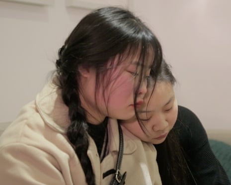 Headshot of Chinese twin sisters Esther (on right) and Shuangjie
