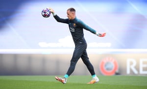 Marc-Andre ter Stegen warms up.