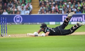 De Grandhomme, run out for 64.